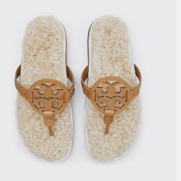 Brand New Tory Burch  6 8.5 Miller Cloud Shearling Medallion Thong Sandals 86568 - Picture 2 of 3
